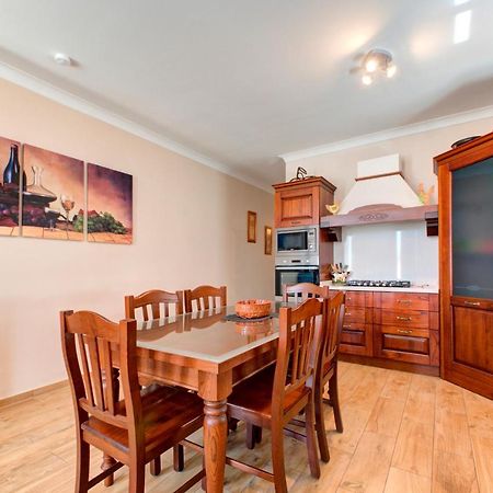 Modern Seaside 2 Bedroom Penthouse With Sea Views Сейнт Полс Бей Екстериор снимка