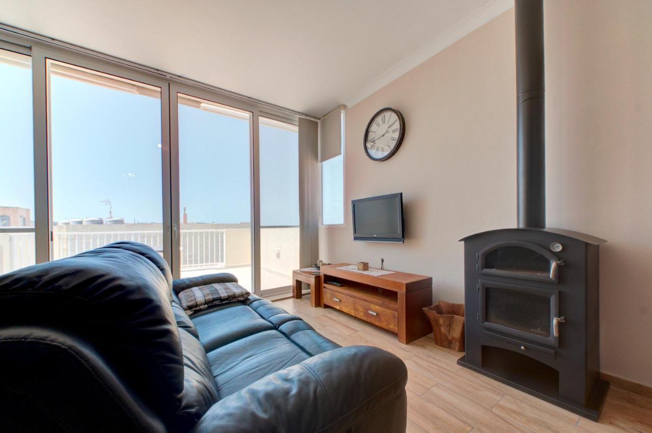 Modern Seaside 2 Bedroom Penthouse With Sea Views Сейнт Полс Бей Екстериор снимка