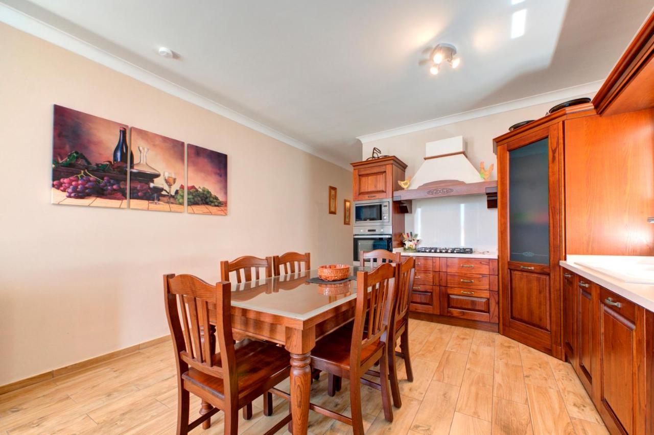 Modern Seaside 2 Bedroom Penthouse With Sea Views Сейнт Полс Бей Екстериор снимка
