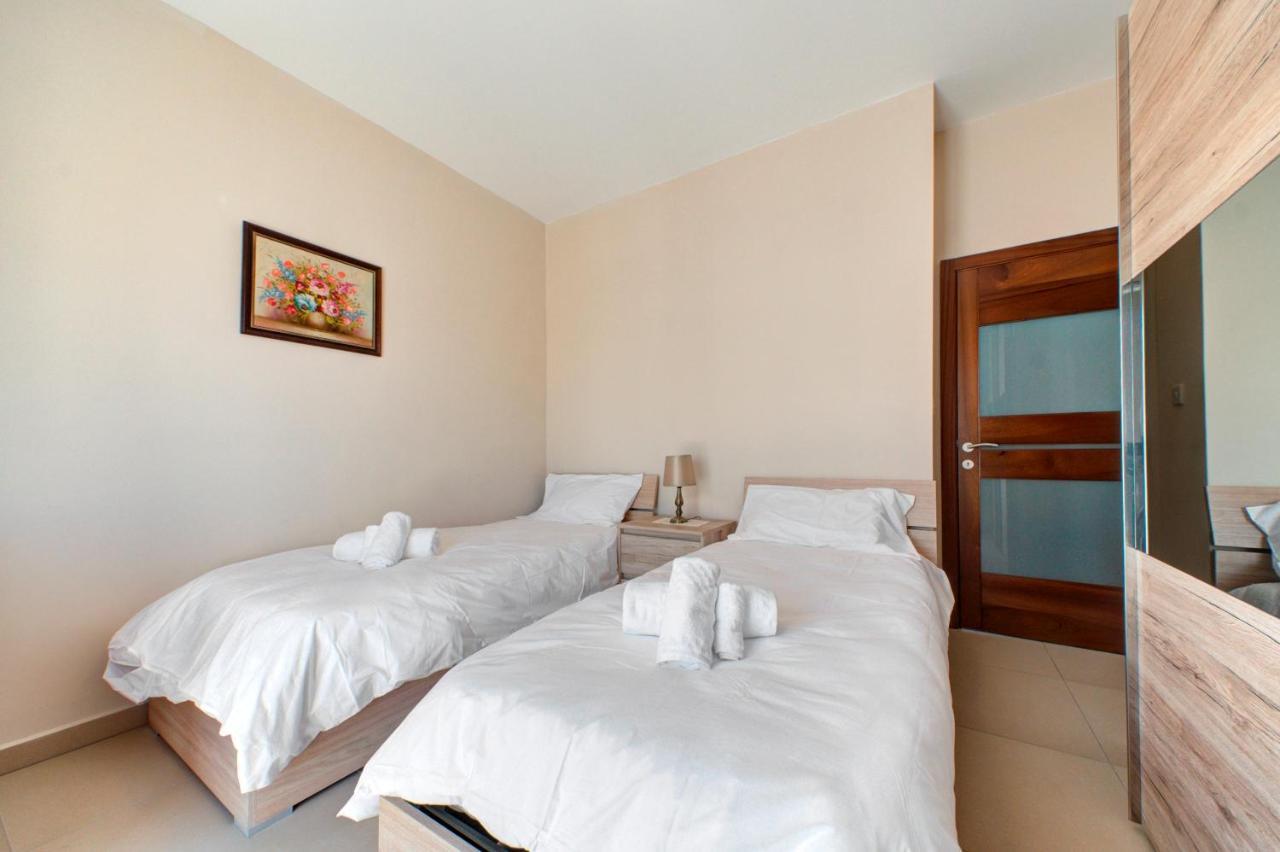 Modern Seaside 2 Bedroom Penthouse With Sea Views Сейнт Полс Бей Екстериор снимка
