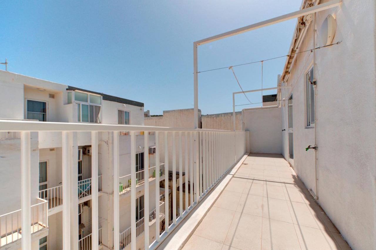 Modern Seaside 2 Bedroom Penthouse With Sea Views Сейнт Полс Бей Екстериор снимка