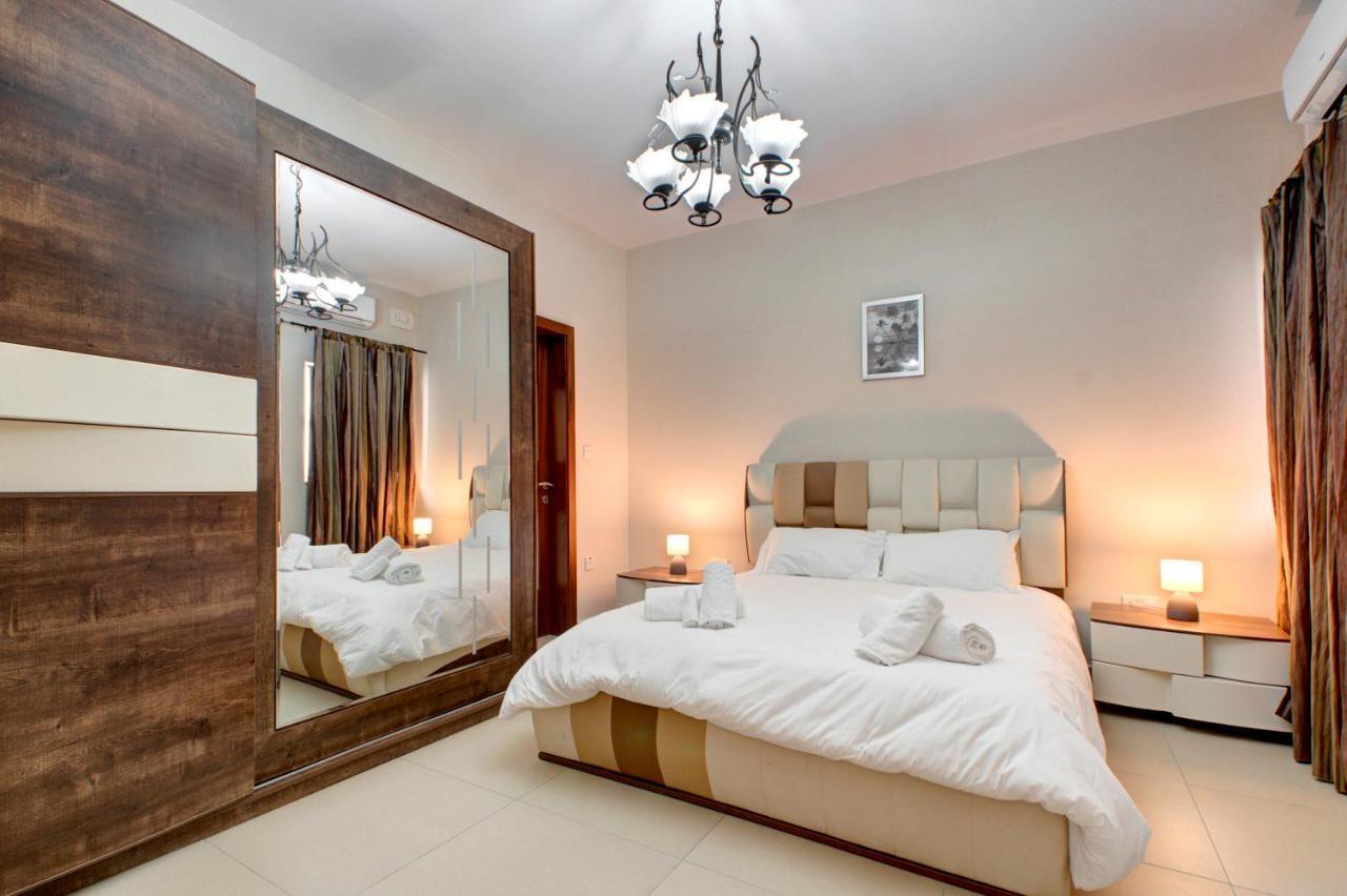 Modern Seaside 2 Bedroom Penthouse With Sea Views Сейнт Полс Бей Екстериор снимка