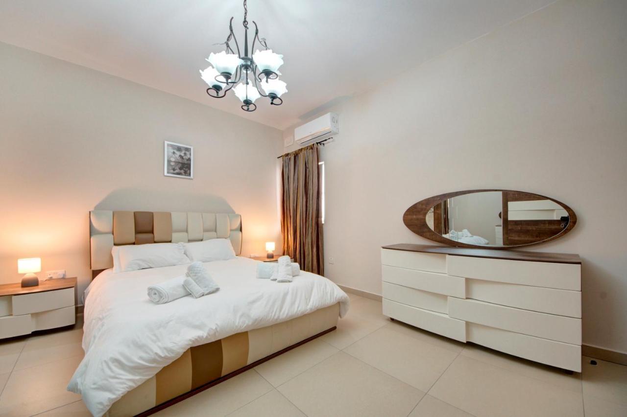 Modern Seaside 2 Bedroom Penthouse With Sea Views Сейнт Полс Бей Екстериор снимка
